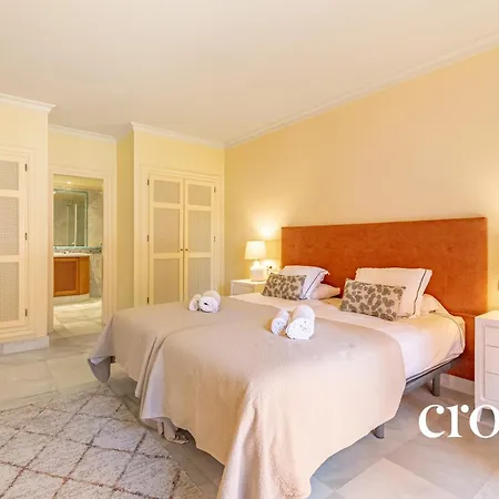 Elegant Golf Apt, Peace, Pool, Panoramic Views Apartment
