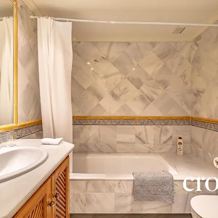 Apartment Elegant Golf Apt, Peace, Pool, Panoramic Views Malaga